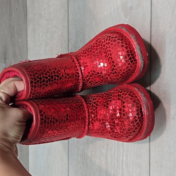Ugg Australia Kids Girl Red Sequin Hearts Leather Sheepskin Boots Shoes Sz 10 Td - Picture 5 of 12